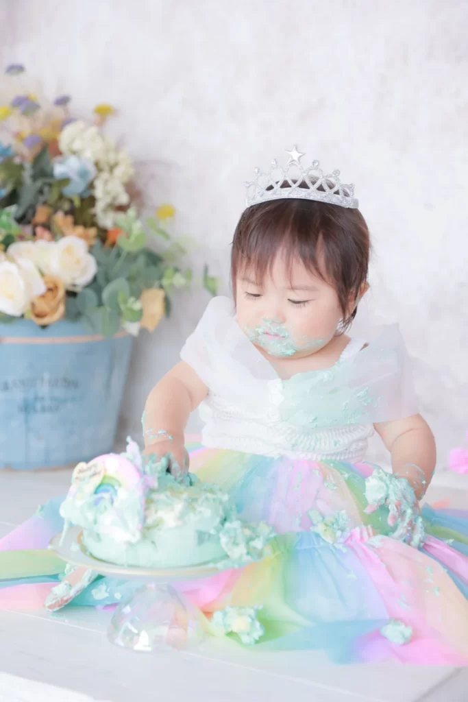 PhotoStudioLiange（リアンジュ湘南）のスマッシュケーキを用いた誕生日記念撮影・1歳の誕生日写真（ファーストバースデーフォト）や、4歳5歳10歳の成長記録まで