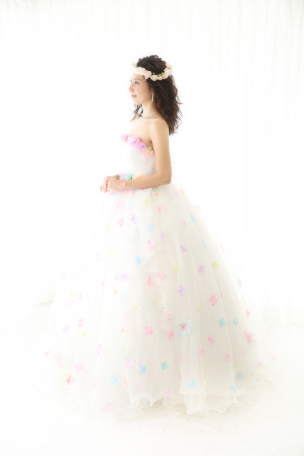 PhotoStudioLiange（リアンジュ湘南）のウェディングフォト・結婚式前撮りのブライダル写真撮影での貸し出しドレス*Ｌ-1　カラーフラワー