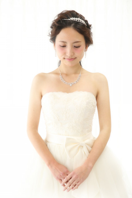 PhotoStudioLiange（リアンジュ湘南）のウェディングフォト・結婚式前撮りのブライダル写真撮影での貸し出しドレス*Ｌ-6　ミニドレス　白リボン　（ロケ撮影可)